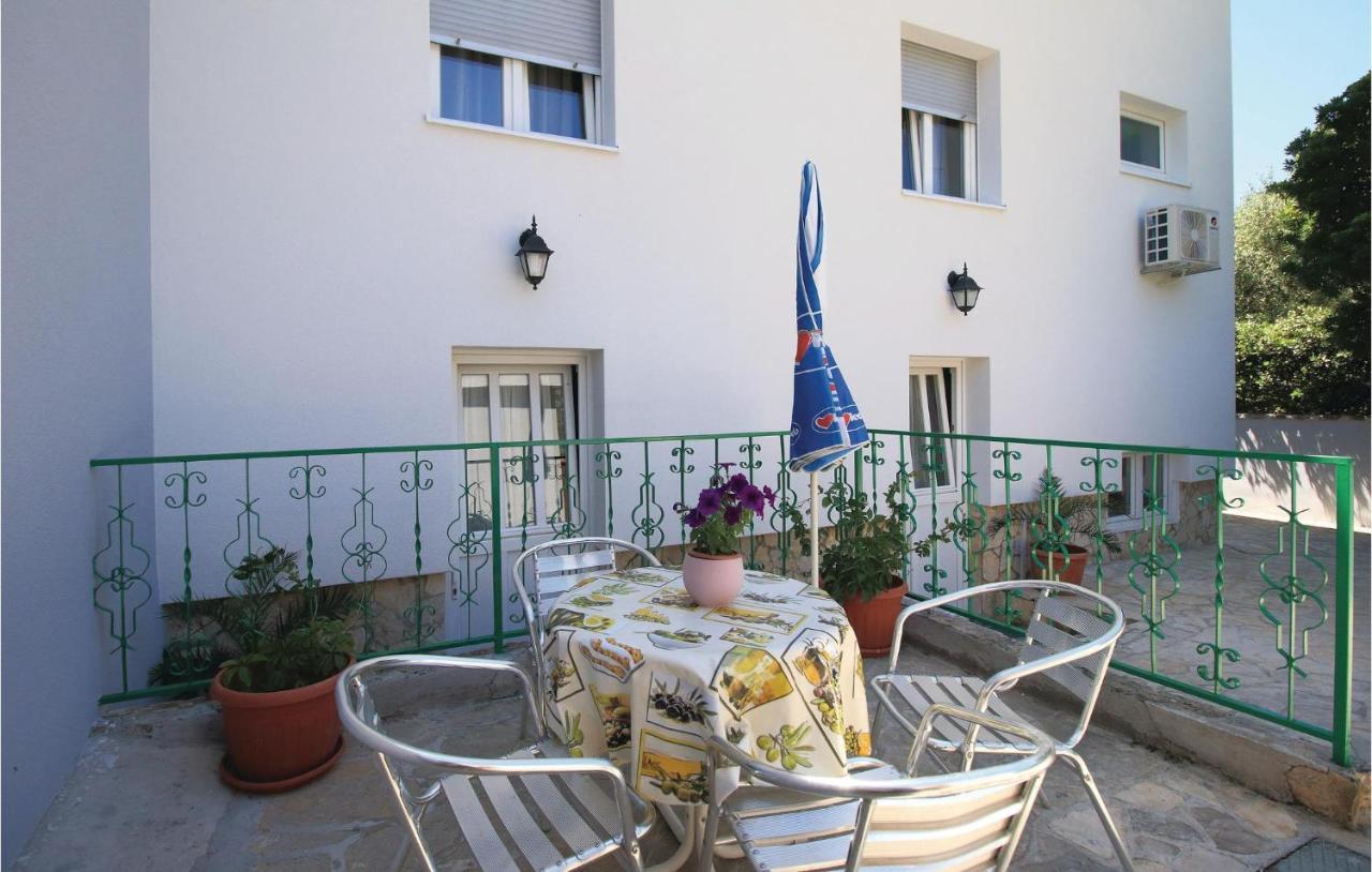 1 Bedroom Nice Apartment In Kastel Sucurac Kaštela エクステリア 写真