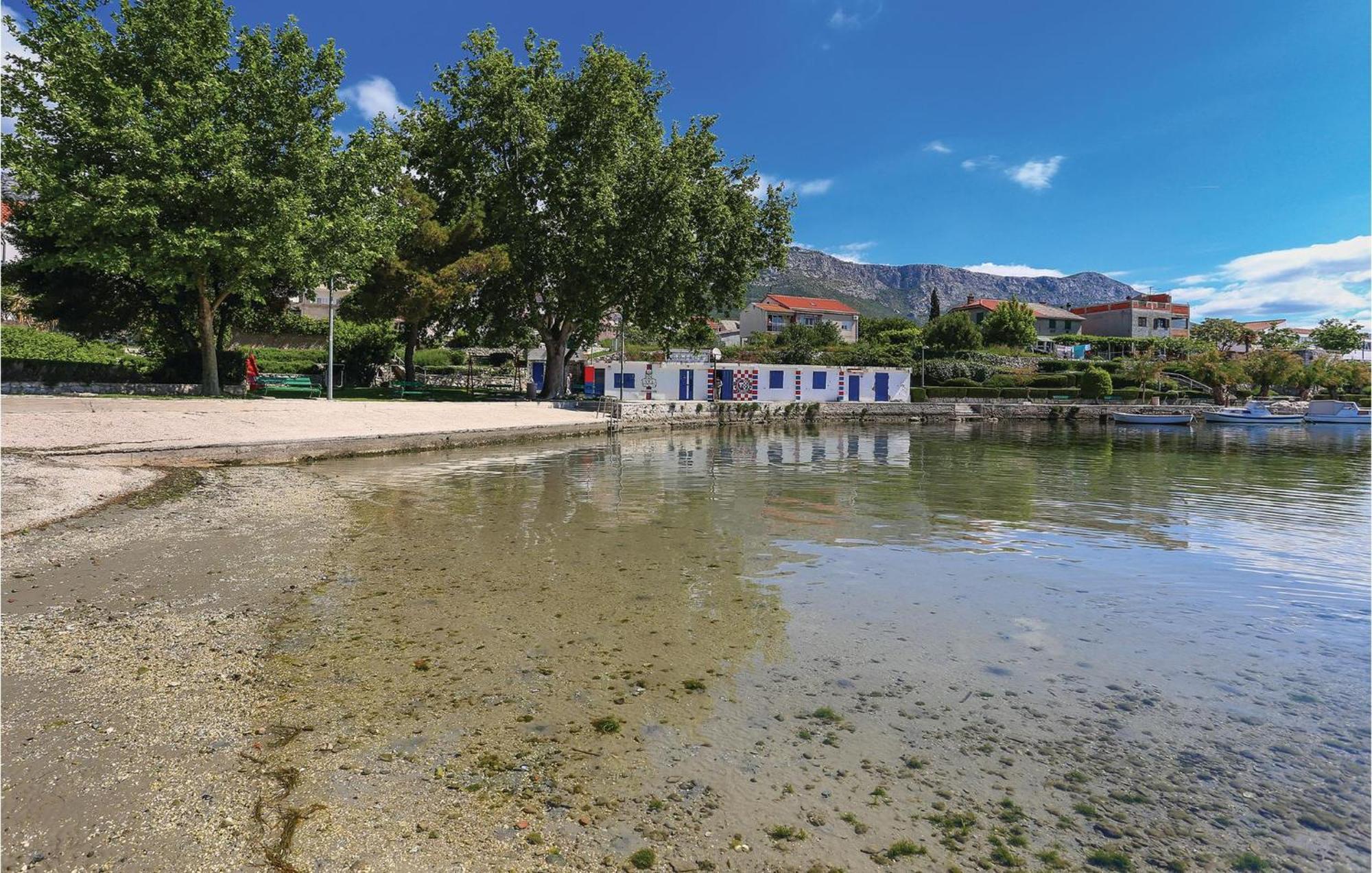 1 Bedroom Nice Apartment In Kastel Sucurac Kaštela エクステリア 写真