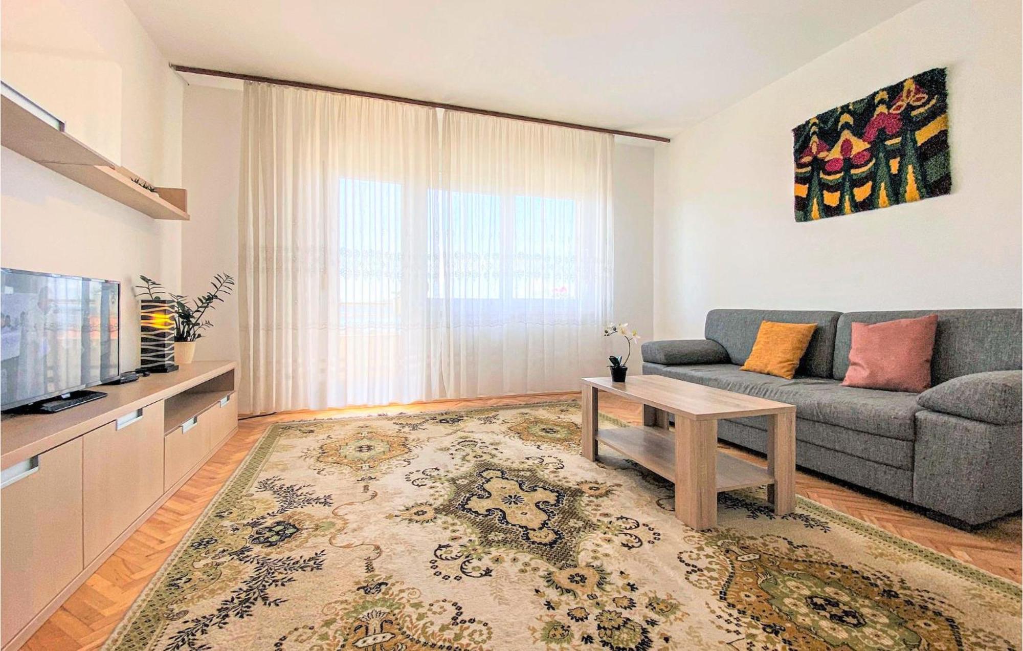 1 Bedroom Nice Apartment In Kastel Sucurac Kaštela エクステリア 写真