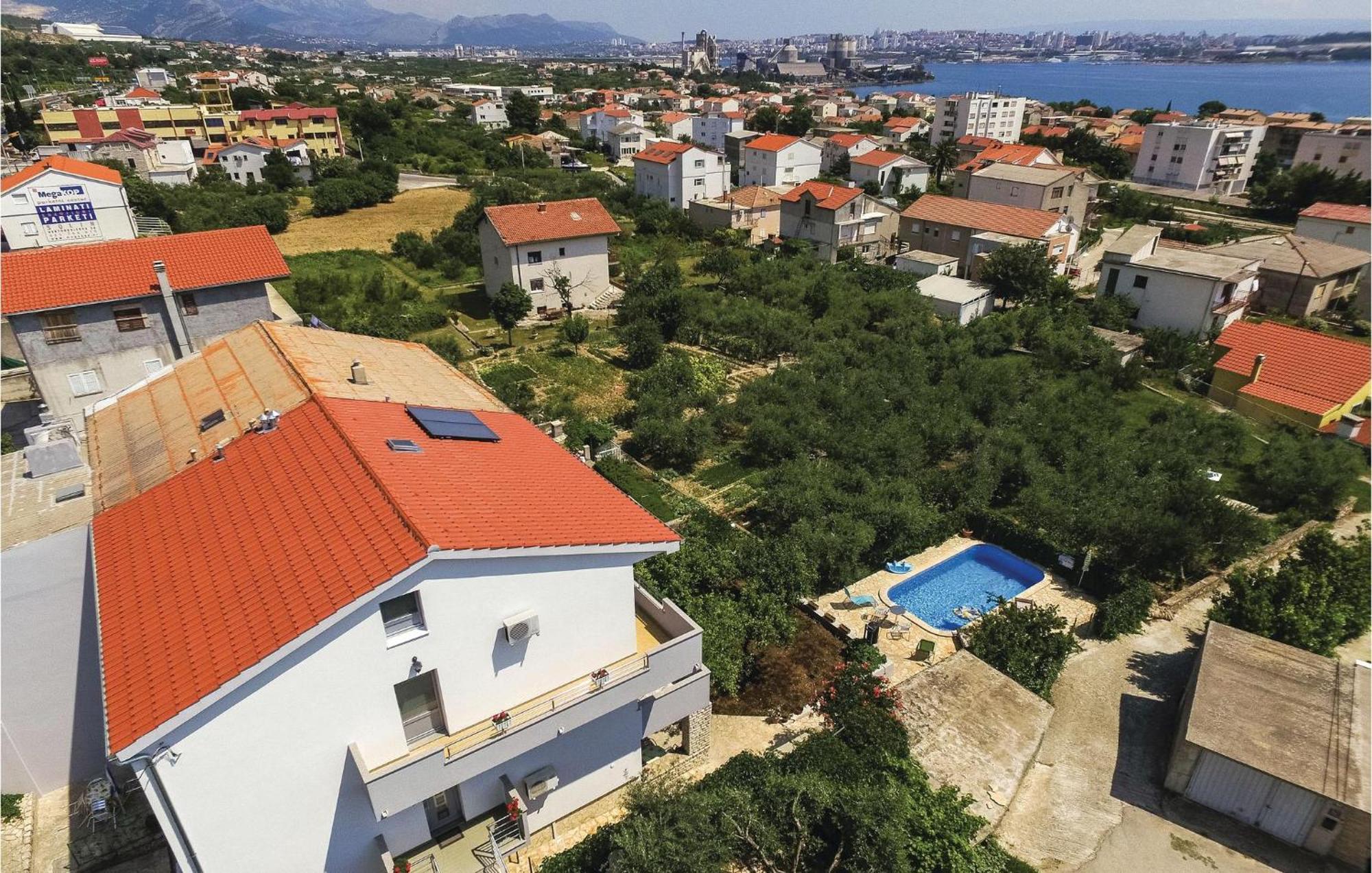 1 Bedroom Nice Apartment In Kastel Sucurac Kaštela エクステリア 写真