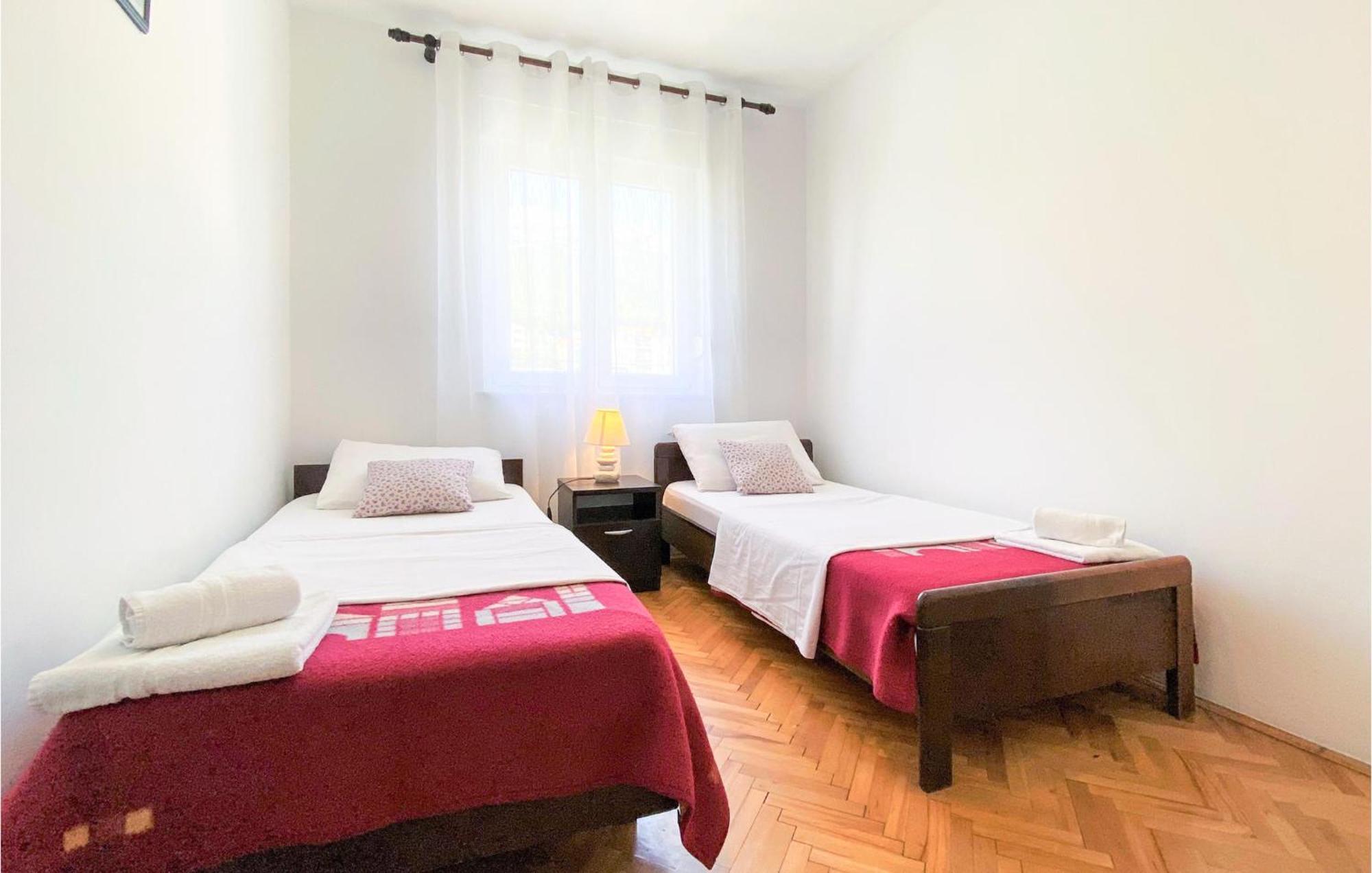 1 Bedroom Nice Apartment In Kastel Sucurac Kaštela エクステリア 写真